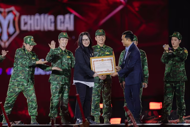 Chươn trình Anh trai vượt ngàn trông gai nhận bằng khen của Đài Truyền hình Việt Nam Chươn trình Anh trai vượt ngàn trông gai nhận bằng khen của Đài Truyền hình Việt Nam