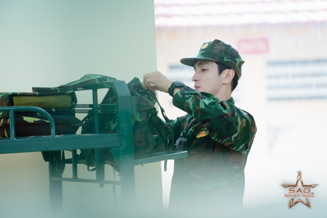 Bình An khiến đồng đội bất ngờ khi xuất hiện với chiếc balo gần như trống rỗng