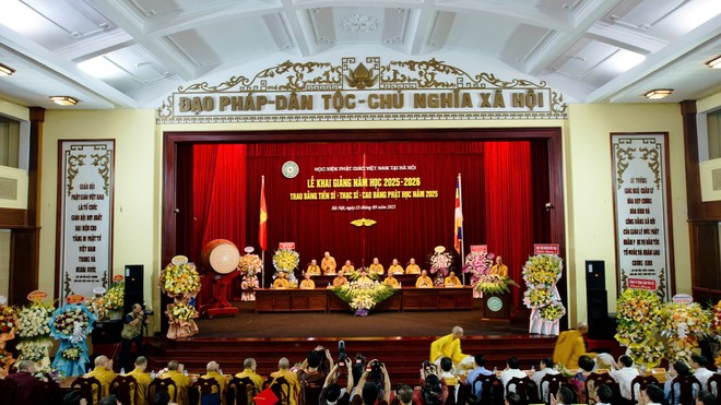 Học viện Phật giáo Việt Nam tại Hà Nội tổ chức Lễ khai giảng năm học 2025 - 2026, trao bằng tiến sĩ, thạc sĩ, cao đẳng Phật học năm 2025