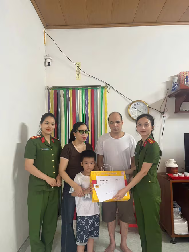 Cùng với công tác chuyên môn, hoạt động xã hội được các hội viên Hội Phụ nữ của các đơn vị trong CATP duy trì hiệu quả Cùng với công tác chuyên môn, hoạt động xã hội được các hội viên Hội Phụ nữ của các đơn vị trong CATP duy trì hiệu quả