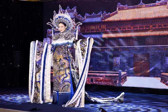 Hoa hậu Nguyễn Ngọc Kiều Duy lần đầu trình diễn Trang phục mang tên “Cửu Long Ẩn Vân”