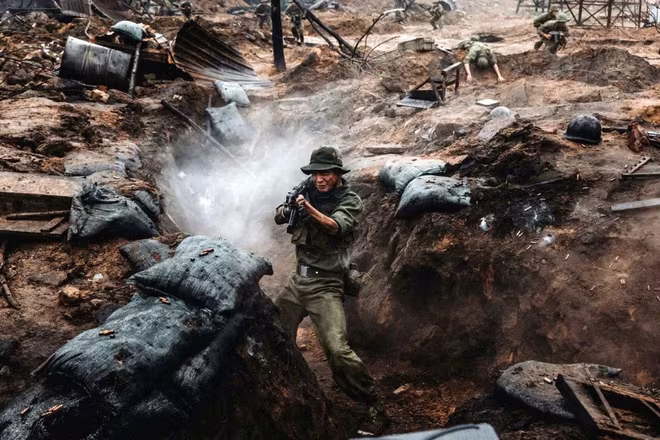 "Mưa đỏ" được chuyển thể từ tiểu thuyết cùng tên của nhà văn Chu Lai "Mưa đỏ" được chuyển thể từ tiểu thuyết cùng tên của nhà văn Chu Lai