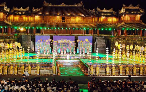 Nhìn lại 9 ngày sôi nổi của Festival Huế 2012 ảnh 1 Nhìn lại 9 ngày sôi nổi của Festival Huế 2012 ảnh 1