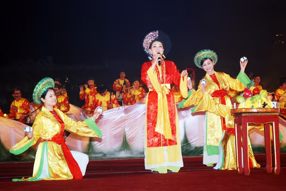 Nhìn lại 9 ngày sôi nổi của Festival Huế 2012 ảnh 4 Nhìn lại 9 ngày sôi nổi của Festival Huế 2012 ảnh 4