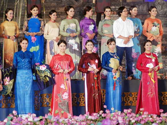 Nhìn lại 9 ngày sôi nổi của Festival Huế 2012 ảnh 9 Nhìn lại 9 ngày sôi nổi của Festival Huế 2012 ảnh 9