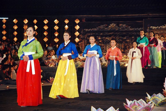 Nhìn lại 9 ngày sôi nổi của Festival Huế 2012 ảnh 6 Nhìn lại 9 ngày sôi nổi của Festival Huế 2012 ảnh 6