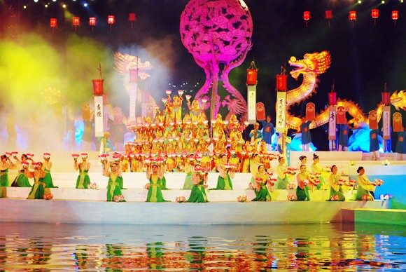 Nhìn lại 9 ngày sôi nổi của Festival Huế 2012 ảnh 7 Nhìn lại 9 ngày sôi nổi của Festival Huế 2012 ảnh 7