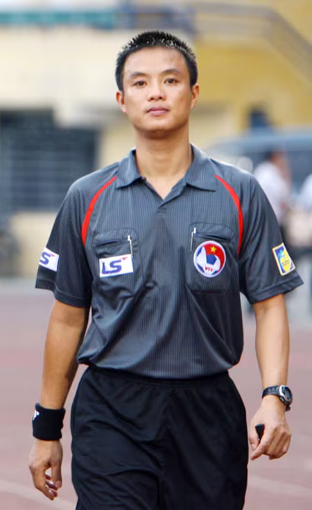 Võ Quang Vinh lập cú đúp Còi vàng ảnh 1 Võ Quang Vinh lập cú đúp Còi vàng ảnh 1