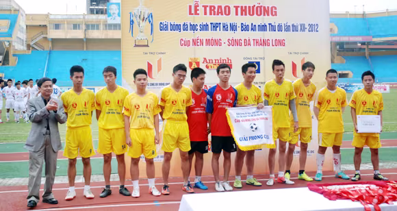 THPT Lômônôxốp lên ngôi vô địch đầy ngoạn mục ảnh 10 THPT Lômônôxốp lên ngôi vô địch đầy ngoạn mục ảnh 10