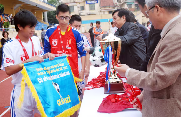 THPT Lômônôxốp lên ngôi vô địch đầy ngoạn mục ảnh 16 THPT Lômônôxốp lên ngôi vô địch đầy ngoạn mục ảnh 16