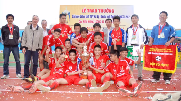 THPT Lômônôxốp lên ngôi vô địch đầy ngoạn mục ảnh 18 THPT Lômônôxốp lên ngôi vô địch đầy ngoạn mục ảnh 18