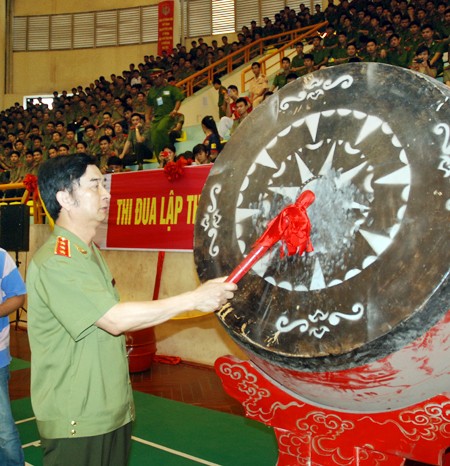 Khai mạc Hội thi bắn súng, võ thuật thanh niên Công an năm 2013 ảnh 2 Khai mạc Hội thi bắn súng, võ thuật thanh niên Công an năm 2013 ảnh 2