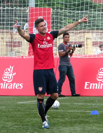 Dàn sao Arsenal mướt mồ hôi với các cầu thủ tí hon Việt Nam ảnh 15 Dàn sao Arsenal mướt mồ hôi với các cầu thủ tí hon Việt Nam ảnh 15