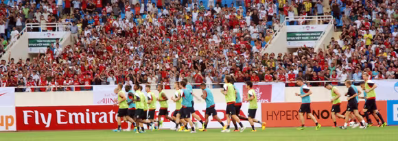 Các "Pháo thủ" hâm nóng sân Mỹ Đình ảnh 6 Các "Pháo thủ" hâm nóng sân Mỹ Đình ảnh 6