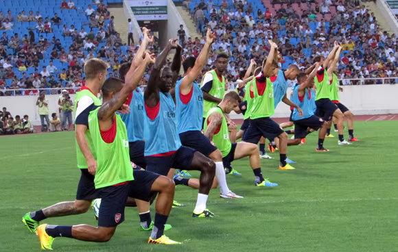 Các "Pháo thủ" hâm nóng sân Mỹ Đình ảnh 5 Các "Pháo thủ" hâm nóng sân Mỹ Đình ảnh 5