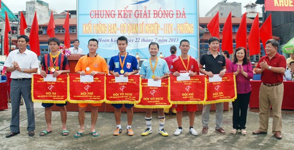 Thắng nghẹt thở, đội bóng Hội Nhà báo TP Hà Nội vô địch ảnh 11 Thắng nghẹt thở, đội bóng Hội Nhà báo TP Hà Nội vô địch ảnh 11