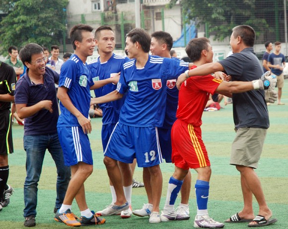 Thắng nghẹt thở, đội bóng Hội Nhà báo TP Hà Nội vô địch ảnh 9 Thắng nghẹt thở, đội bóng Hội Nhà báo TP Hà Nội vô địch ảnh 9