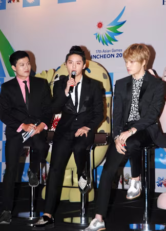 Nhóm nhạc đình đám Hàn Quốc - JYJ tới Hà Nội quảng bá ASIAD 2014 ảnh 5 Nhóm nhạc đình đám Hàn Quốc - JYJ tới Hà Nội quảng bá ASIAD 2014 ảnh 5