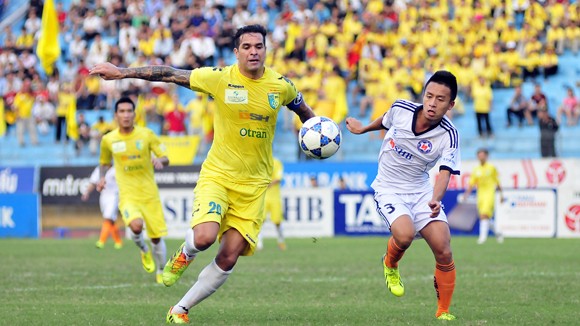 "Gà son" Gonzalo lập cú đúp đưa Hà Nội T&T lên đỉnh V-League ảnh 2 "Gà son" Gonzalo lập cú đúp đưa Hà Nội T&T lên đỉnh V-League ảnh 2