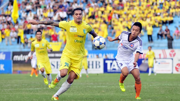 "Gà son" Gonzalo lập cú đúp đưa Hà Nội T&T lên đỉnh V-League  ảnh 2 "Gà son" Gonzalo lập cú đúp đưa Hà Nội T&T lên đỉnh V-League  ảnh 2
