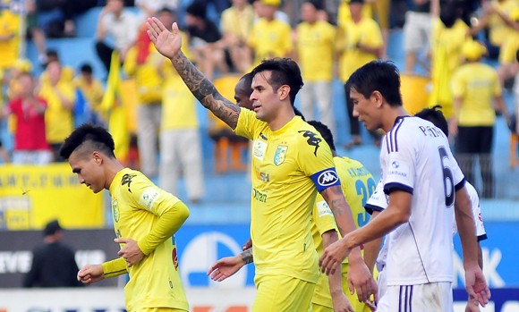 "Gà son" Gonzalo lập cú đúp đưa Hà Nội T&T lên đỉnh V-League ảnh 4 "Gà son" Gonzalo lập cú đúp đưa Hà Nội T&T lên đỉnh V-League ảnh 4