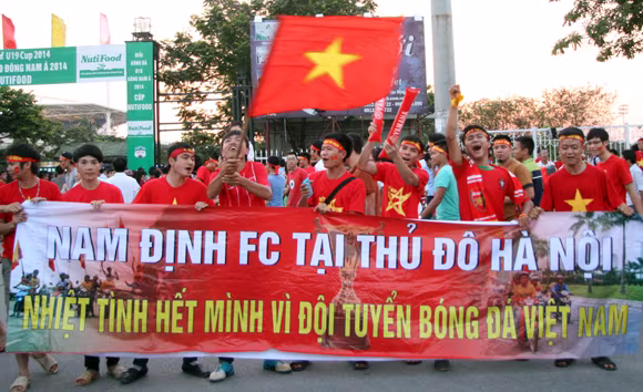 Người hâm mộ đổ dồn về sân Mỹ Đình "tiếp lửa" U19 Việt Nam ảnh 4 Người hâm mộ đổ dồn về sân Mỹ Đình "tiếp lửa" U19 Việt Nam ảnh 4