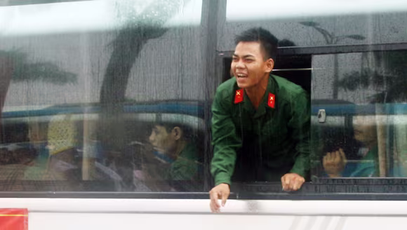 Huyện Đông Anh: 220 tân binh nô nức lên đường nhập ngũ ảnh 10 Huyện Đông Anh: 220 tân binh nô nức lên đường nhập ngũ ảnh 10