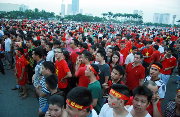 Cờ đỏ sao vàng phủ đỏ Mỹ Đình trong trận chung kết U19 Việt Nam - U19 Nhật Bản ảnh 6 Cờ đỏ sao vàng phủ đỏ Mỹ Đình trong trận chung kết U19 Việt Nam - U19 Nhật Bản ảnh 6