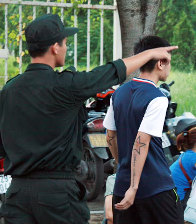 Nhiều người không vé trốn vào xem U19 Việt Nam bị đuổi thẳng ảnh 3