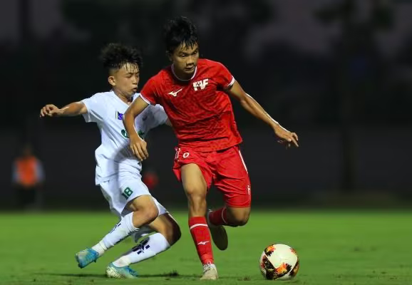 U17 Học viện Nutifood (trái) thua sốc PVF 1-4 trong ngày khai mạc U17 Học viện Nutifood (trái) thua sốc PVF 1-4 trong ngày khai mạc