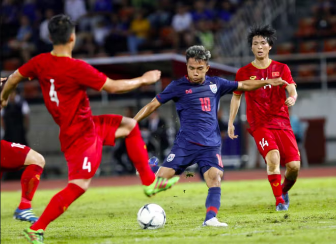 Thái Lan (giữa) muốn dồn sức cho vòng loại World Cup, nơi họ đang phải xếp sau Malaysia và Việt Nam Thái Lan (giữa) muốn dồn sức cho vòng loại World Cup, nơi họ đang phải xếp sau Malaysia và Việt Nam