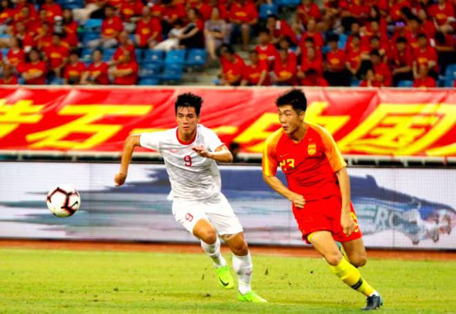 Tiến Linh (trái) từng lập cú đúp giúp U22 Việt Nam thắng chủ nhà U22 Trung Quốc tại trận giao hữu tháng 9-2019 Tiến Linh (trái) từng lập cú đúp giúp U22 Việt Nam thắng chủ nhà U22 Trung Quốc tại trận giao hữu tháng 9-2019
