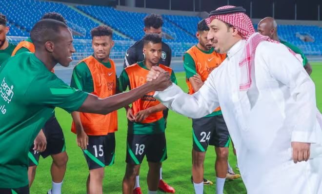 Chủ tịch Liên đoàn bóng đá Ả Rập Xê Út - Yasser Al-Mishal muốn các cầu thủ nỗ lực gấp đôi để có 3 điểm trọn vẹn trước Việt Nam Chủ tịch Liên đoàn bóng đá Ả Rập Xê Út - Yasser Al-Mishal muốn các cầu thủ nỗ lực gấp đôi để có 3 điểm trọn vẹn trước Việt Nam