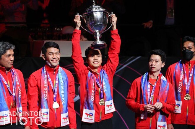 Đánh bại ĐKVĐ Trung Quốc, tuyển cầu lông Indonesia trở lại ngôi số 1 Thomas Cup sau 19 năm Đánh bại ĐKVĐ Trung Quốc, tuyển cầu lông Indonesia trở lại ngôi số 1 Thomas Cup sau 19 năm