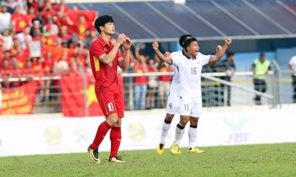 U23 Việt Nam thua U23 Thái Lan 0-3, bị loại từ vòng bảng SEA Games 2017 U23 Việt Nam thua U23 Thái Lan 0-3, bị loại từ vòng bảng SEA Games 2017