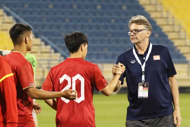 Tân HLV Philippe Troussier gánh nhiều nhiệm vụ cùng tuyển quốc gia và U23 Việt Nam Tân HLV Philippe Troussier gánh nhiều nhiệm vụ cùng tuyển quốc gia và U23 Việt Nam