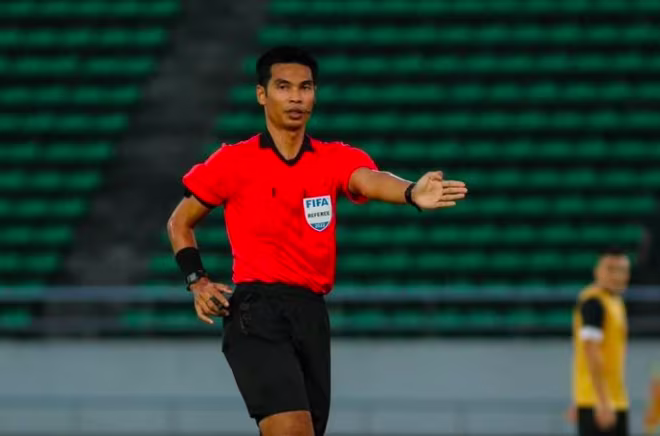 Trọng tài AFC Elite người Thái Lan Wiwat Jumpaoon Trọng tài AFC Elite người Thái Lan Wiwat Jumpaoon