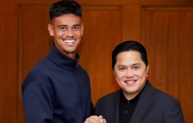 Mees Hilgers (trái) gặp gỡ Chủ tịch Liên đoàn bóng đá Indonesia - Erick Thohir Mees Hilgers (trái) gặp gỡ Chủ tịch Liên đoàn bóng đá Indonesia - Erick Thohir