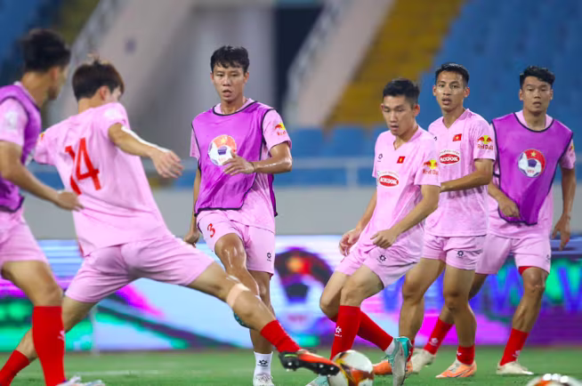 Tuyển Việt Nam sẽ hội quân trở lại vào ngày 5-10 tới Tuyển Việt Nam sẽ hội quân trở lại vào ngày 5-10 tới