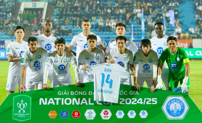 CLB Nam Định bị loại khỏi Cúp Quốc gia và đang chật vật ở V-League sau khi Nguyễn Xuân Son chấn thương phải nghỉ dài hạn CLB Nam Định bị loại khỏi Cúp Quốc gia và đang chật vật ở V-League sau khi Nguyễn Xuân Son chấn thương phải nghỉ dài hạn