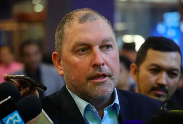 Tân HLV Peter Cklamovski của đội tuyển Malaysia