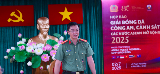 Đại tá Phạm Kim Đĩnh - Cục trưởng Cục công tác chính trị, Bộ công an phát biểu tại họp báo công bố giải đấu