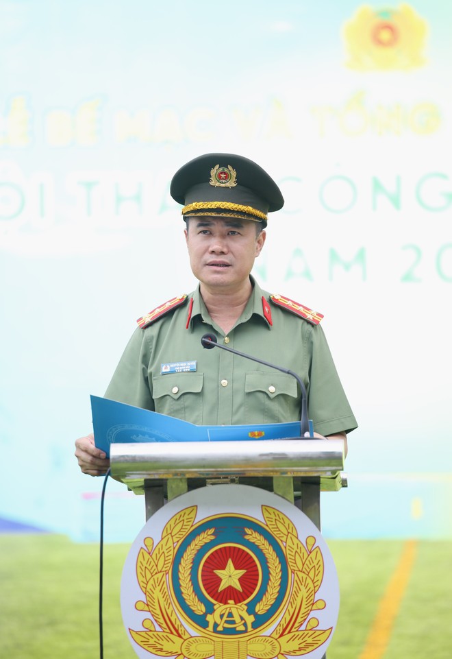 Đại tá Nguyễn Ngọc Quyền - Phó Giám đốc CATP Hà Nội, Trưởng ban tổ chức Hội thao - phát biểu bế mạc