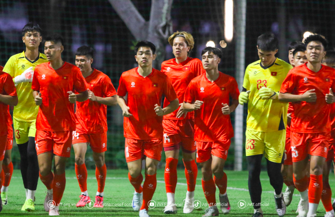 U23 Việt Nam tập luyện tại Indonesia, sẵn sàng bảo vệ chức vô địch U23 Đông Nam Á