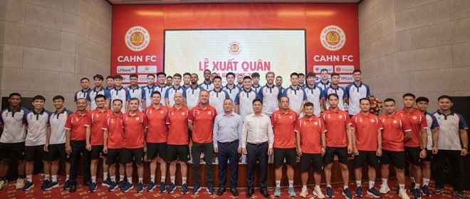 Tập thể CLB Công an Hà Nội sẵn sàng chinh phục 4 đấu trường trong nước và quốc tế mùa giải 2025/26