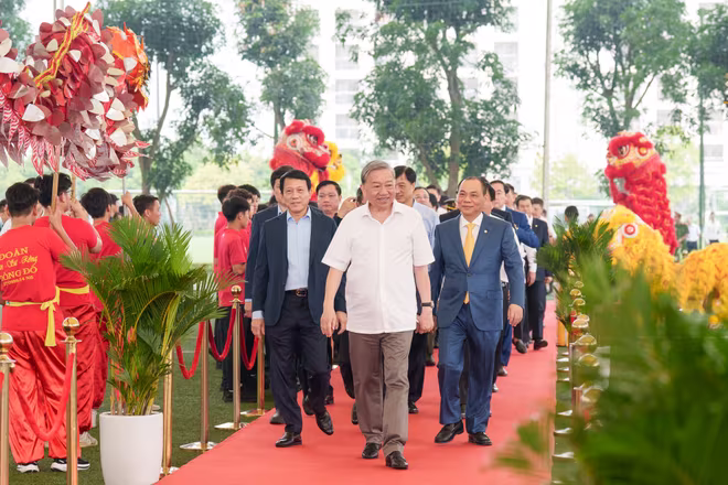 Các đại biểu tham dự lễ khởi công xây dựng Sân vận động PVF