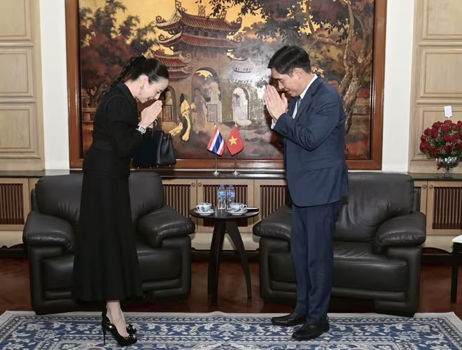 Chủ tịch FAT - Nualphan Lamsam gửi lời xin lỗi trong cuộc gặp Đại sứ Phạm Việt Hùng Chủ tịch FAT - Nualphan Lamsam gửi lời xin lỗi trong cuộc gặp Đại sứ Phạm Việt Hùng