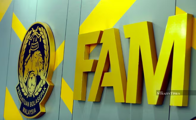 Bóng đá Malaysia hứng &quot;mưa án phạt&quot; từ AFC vì các hành vi thiếu chuyên nghiệp