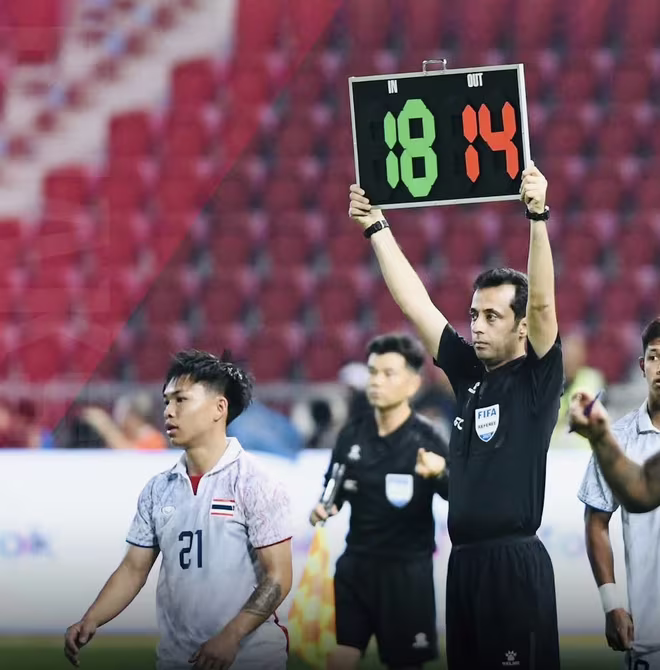 Trọng tài môn bóng đá nam SEA Games 33 sử dụng bảng thay người bằng cơ như các giải phong trào Trọng tài môn bóng đá nam SEA Games 33 sử dụng bảng thay người bằng cơ như các giải phong trào