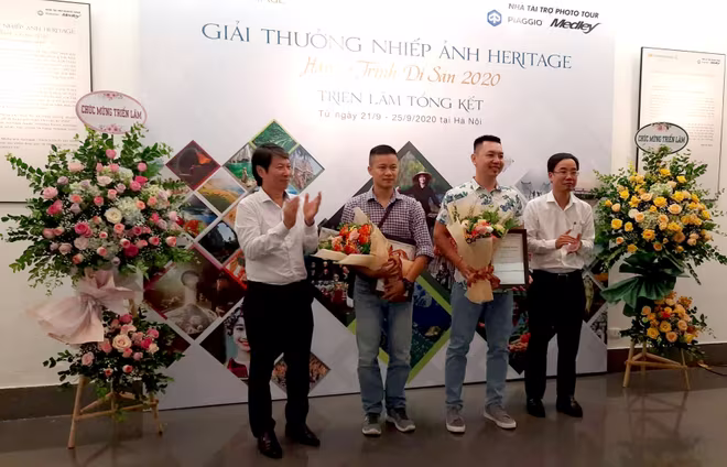 BTC trao giải cho 2 tác giả đoạt giải Đặc biệt của cuộc thi